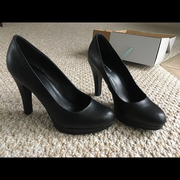 Black Pumps - Picture 1 of 3